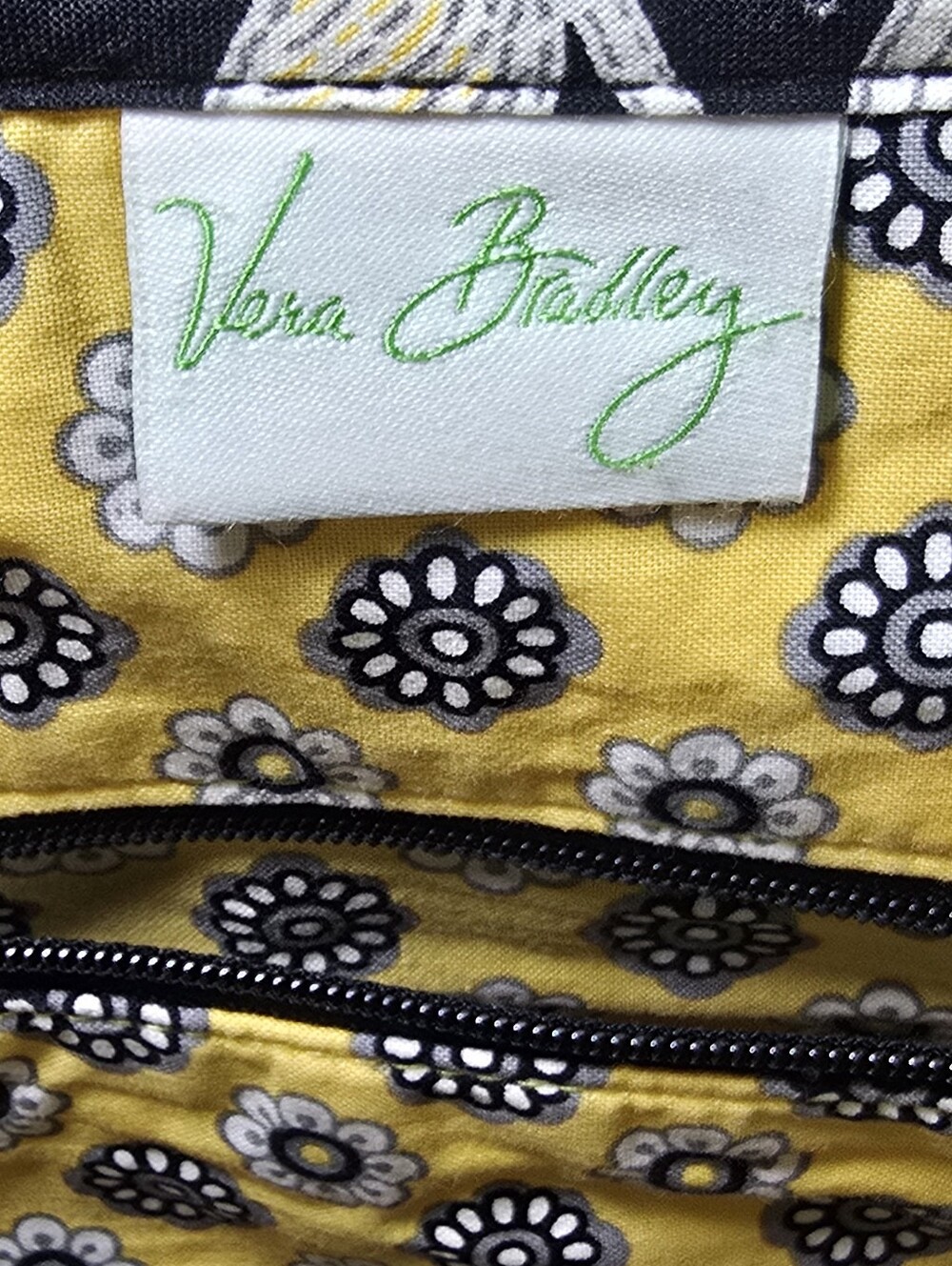Vera Bradley Retired Yellow Bird Print Quilted Crossbody Bag Magnetic Flap NWOT - Picture 3 of 15